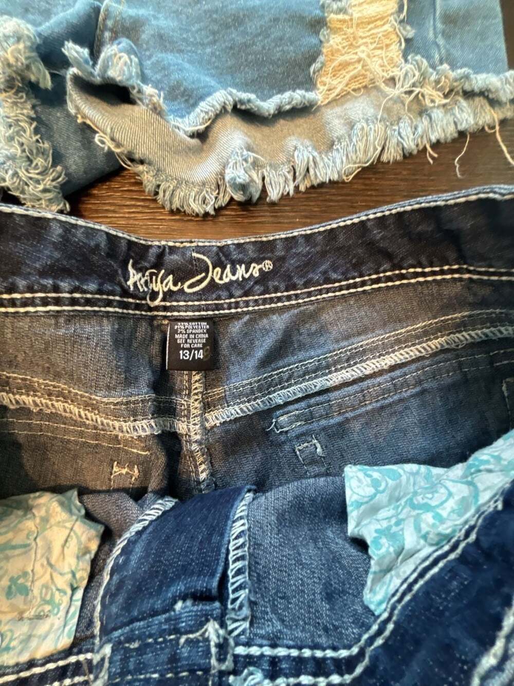 Bundle of 4 Women's Denim Shorts: Old Navy, Akira, Ariya Jeans, Denim Blvd - Picture 9 of 12